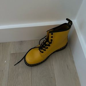 Dr. Martens 1460 Smooth Boots (yellow)